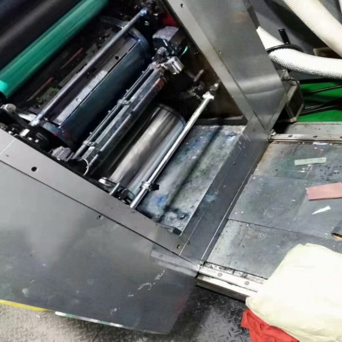 5.修复印刷机滚筒|修复罗兰印刷机辊筒|专业维修罗兰R700印刷机滚筒